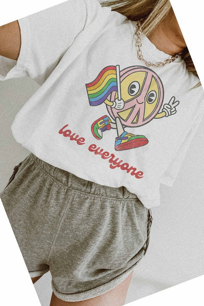 LOVE EVERYONE PRIDE GRAPHIC TEE