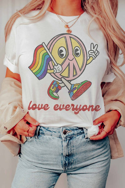 LOVE EVERYONE PRIDE GRAPHIC TEE
